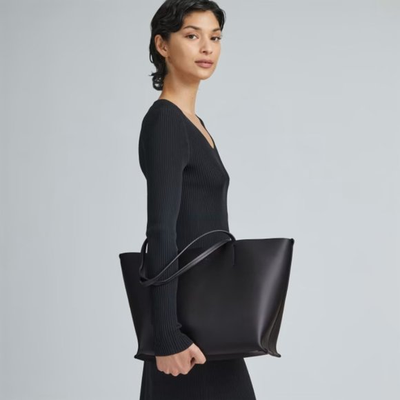 Everlane The Luxe Medium Italian Leather Tote (Black) - Picture 5 of 12